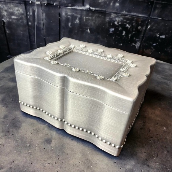 Things Remembered Metal Memory Jewelry Trinket Box Faux Pearls Velvet Lining - Picture 1 of 13
